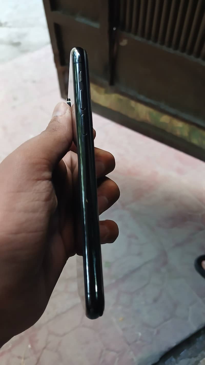 Apple iPhone XS 7