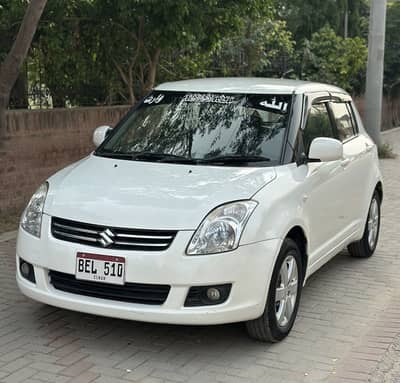Suzuki Swift DLX 1.3 Navigation 2015.