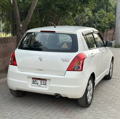 Suzuki Swift DLX 1.3 Navigation 2015.
