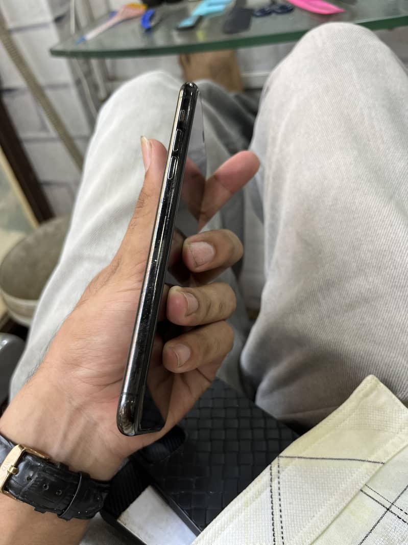 Apple iPhone 11 Pro Max 3