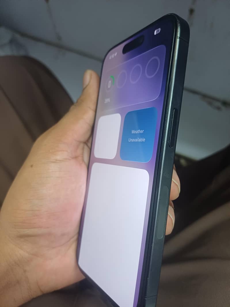 Apple iPhone 15 Pro 1