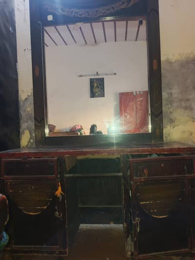 bed and dressing table