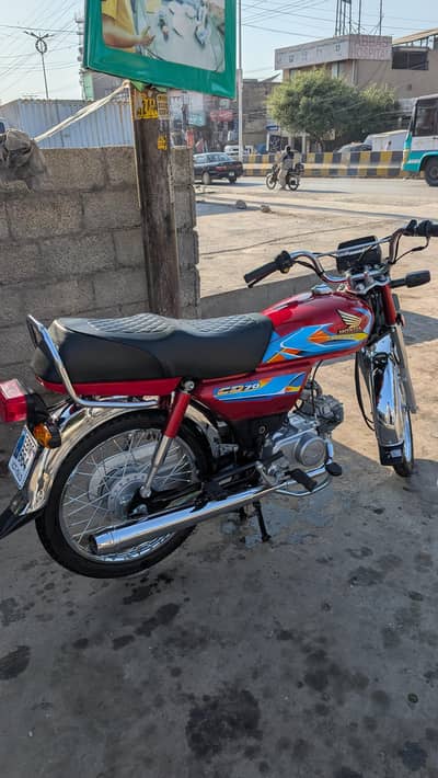 Honda cd 70 26 model Red 844km use genuine Islamabad number fresh