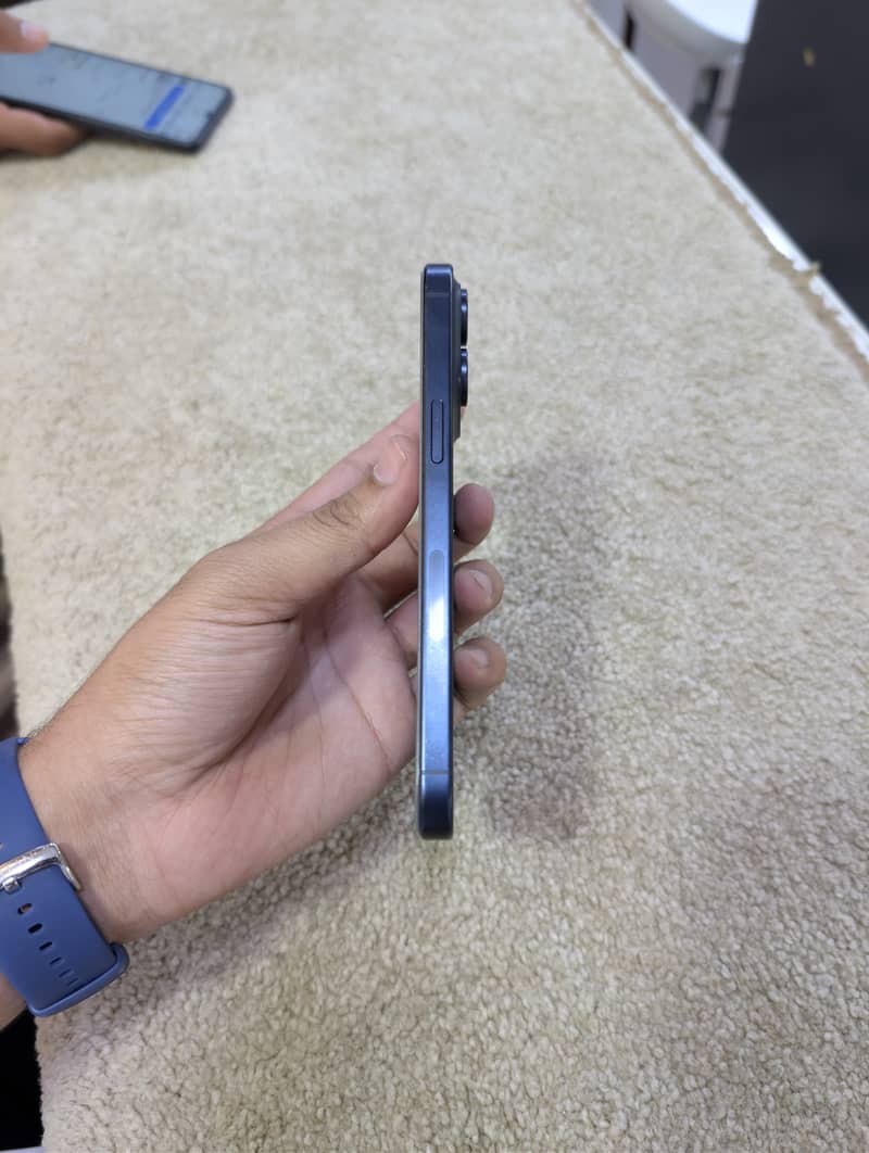 Apple iPhone 15 Pro Max 4