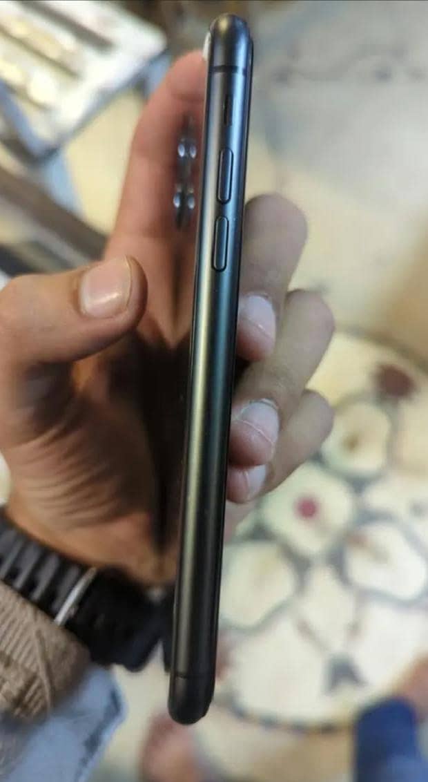 Apple iPhone 11 64GB 3