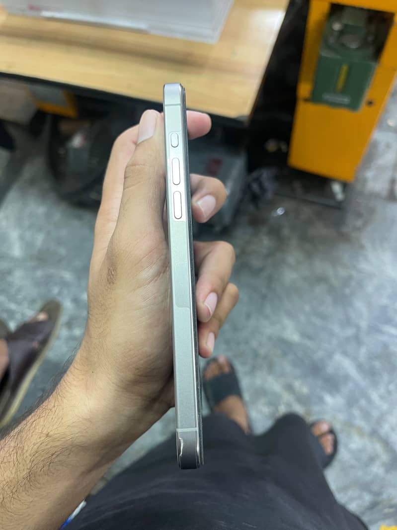 Apple iPhone 15 Pro Max 1