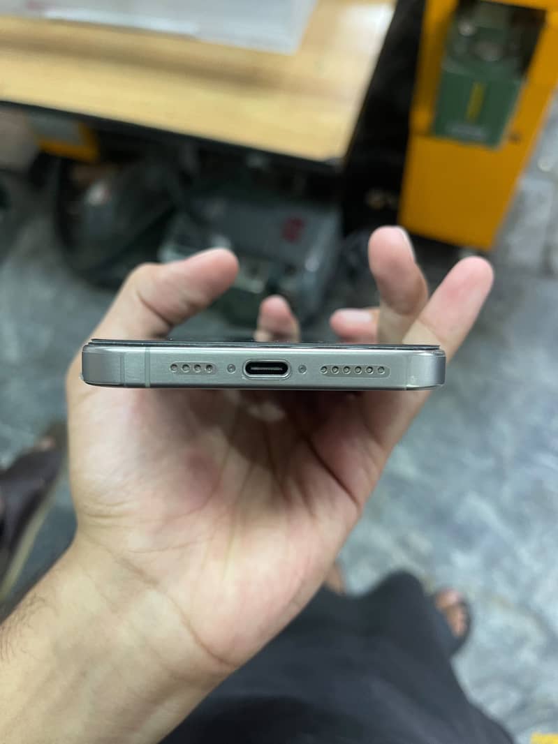 Apple iPhone 15 Pro Max 14