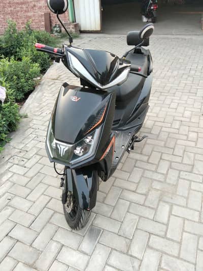 EV-GO Wolf or Bob Electric Scooty Un Used Total New 120km Average