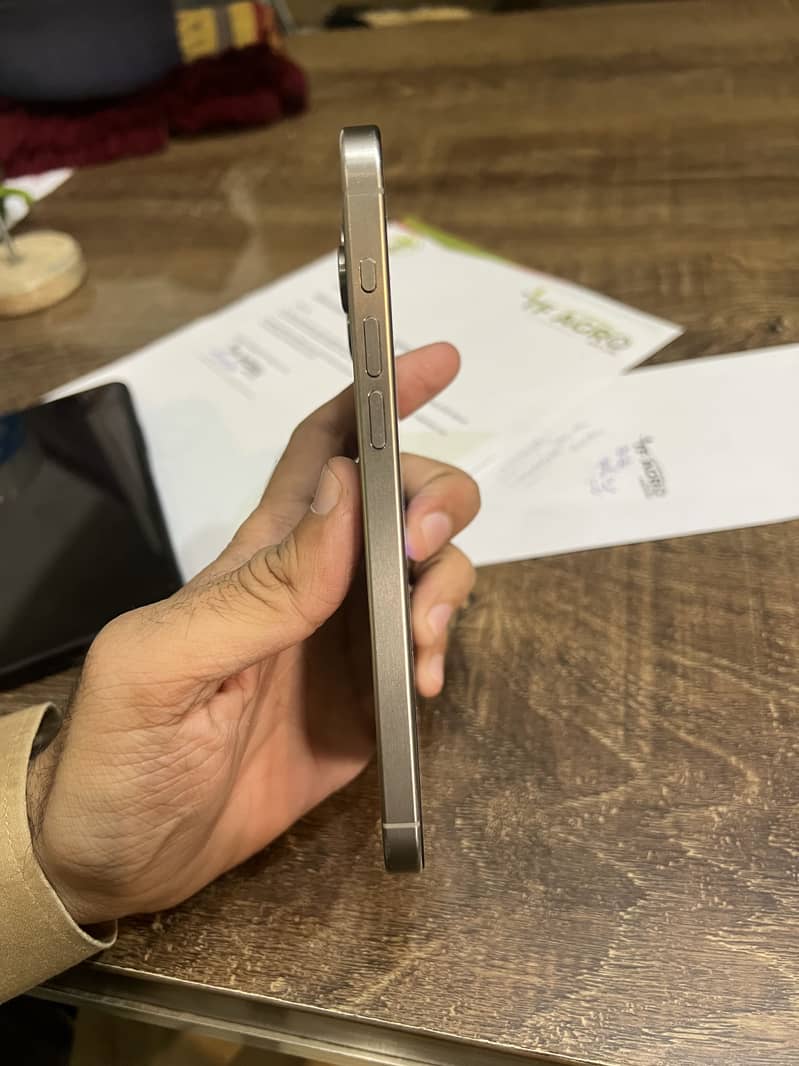 Apple iPhone 15 Pro Max 4