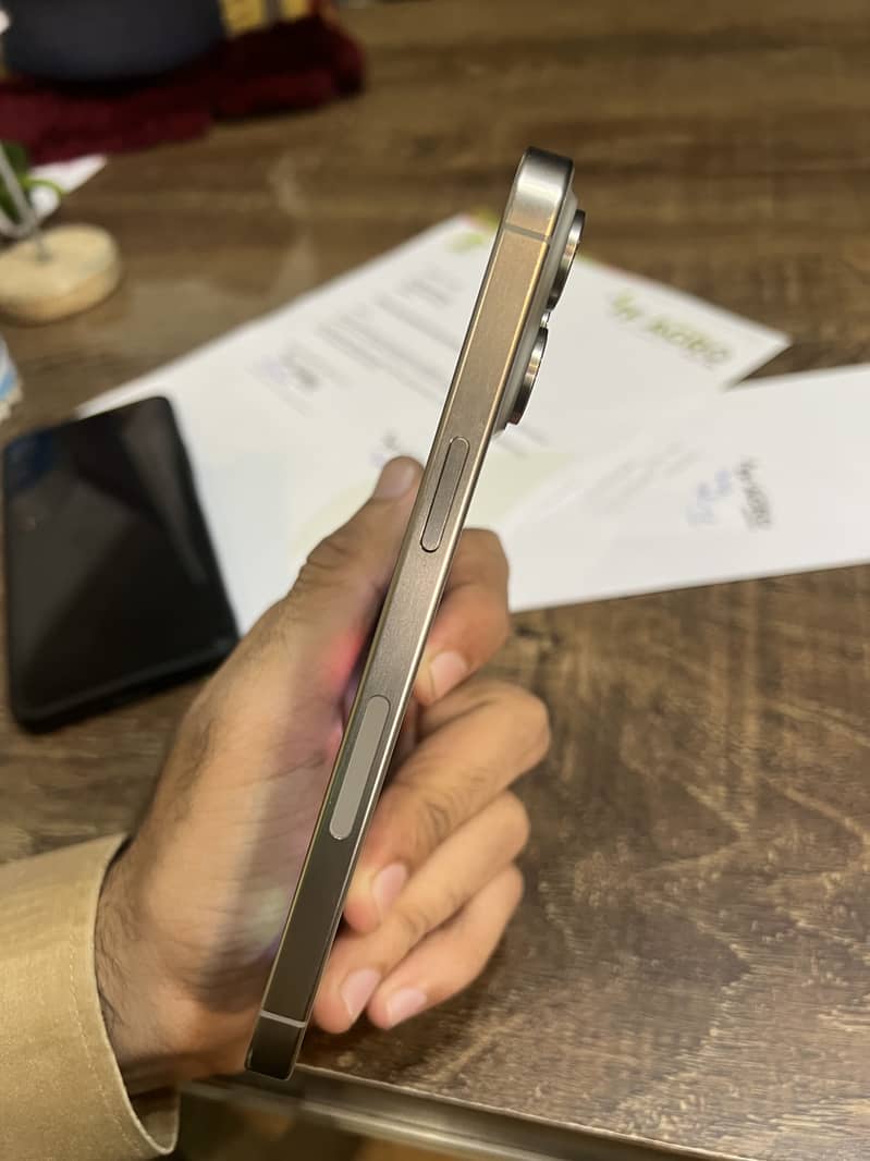 Apple iPhone 15 Pro Max 5