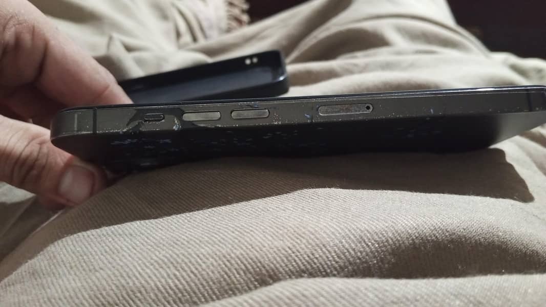 Apple iPhone 12 Pro Max 4