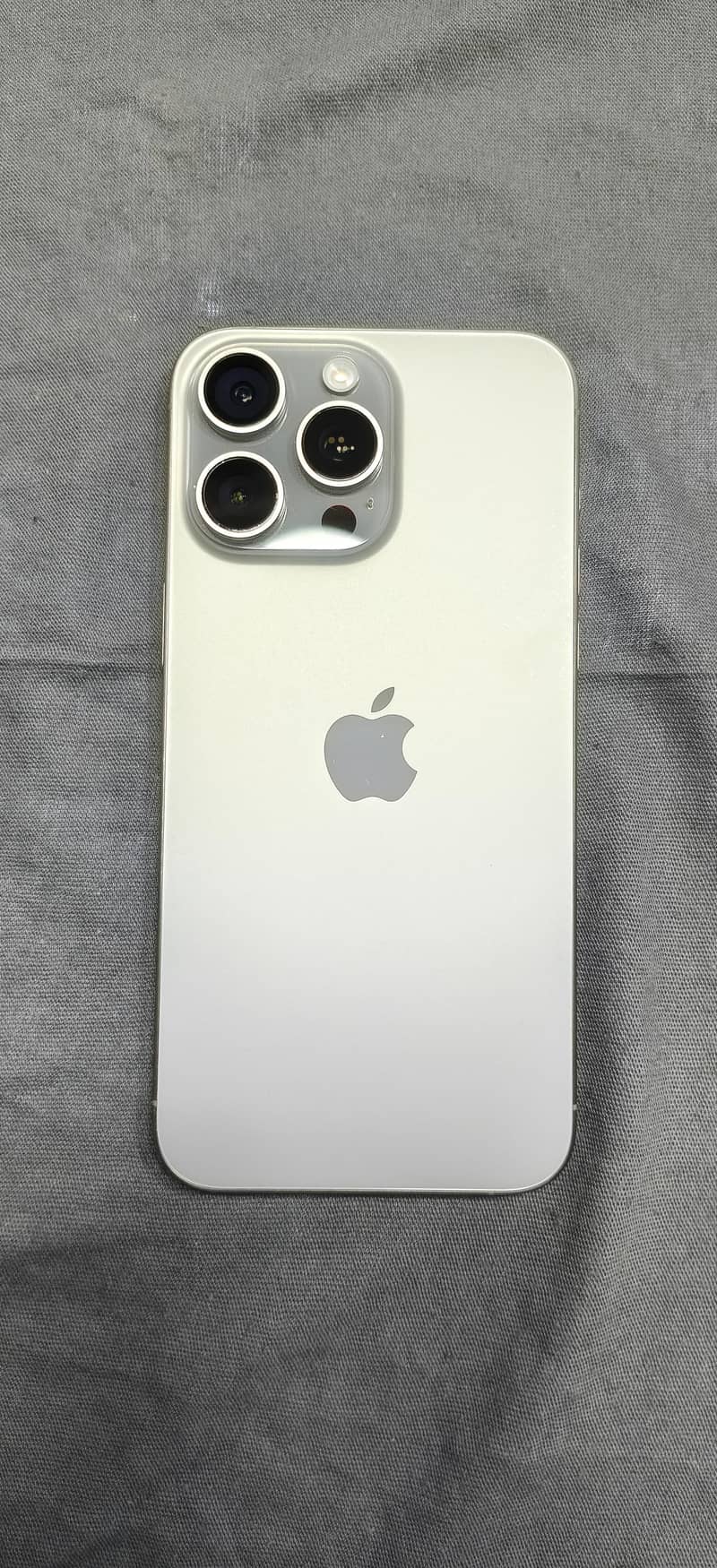 Apple iPhone 15 Pro Max 0