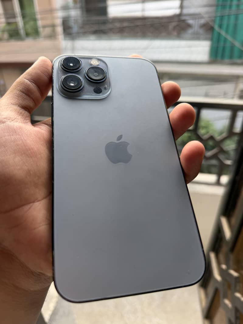 Apple iPhone 13 Pro Max 0