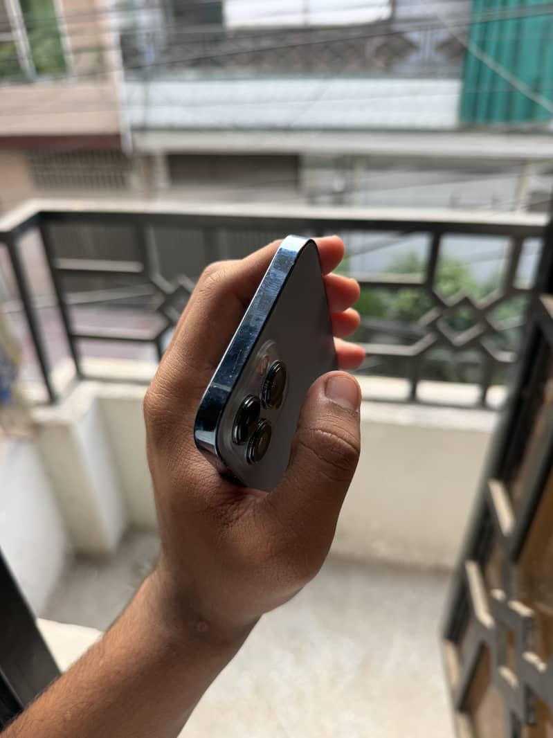 Apple iPhone 13 Pro Max 4