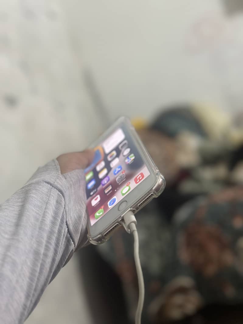 Apple iPhone 7 Plus 2