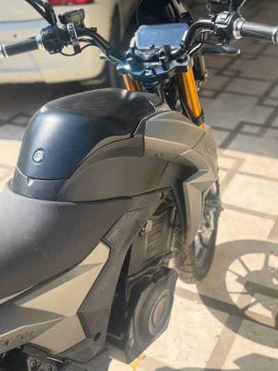 Very good condition very good quality 3000 watt batery