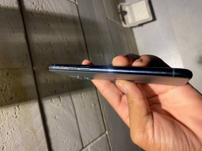 Apple iPhone 11 Pro 2