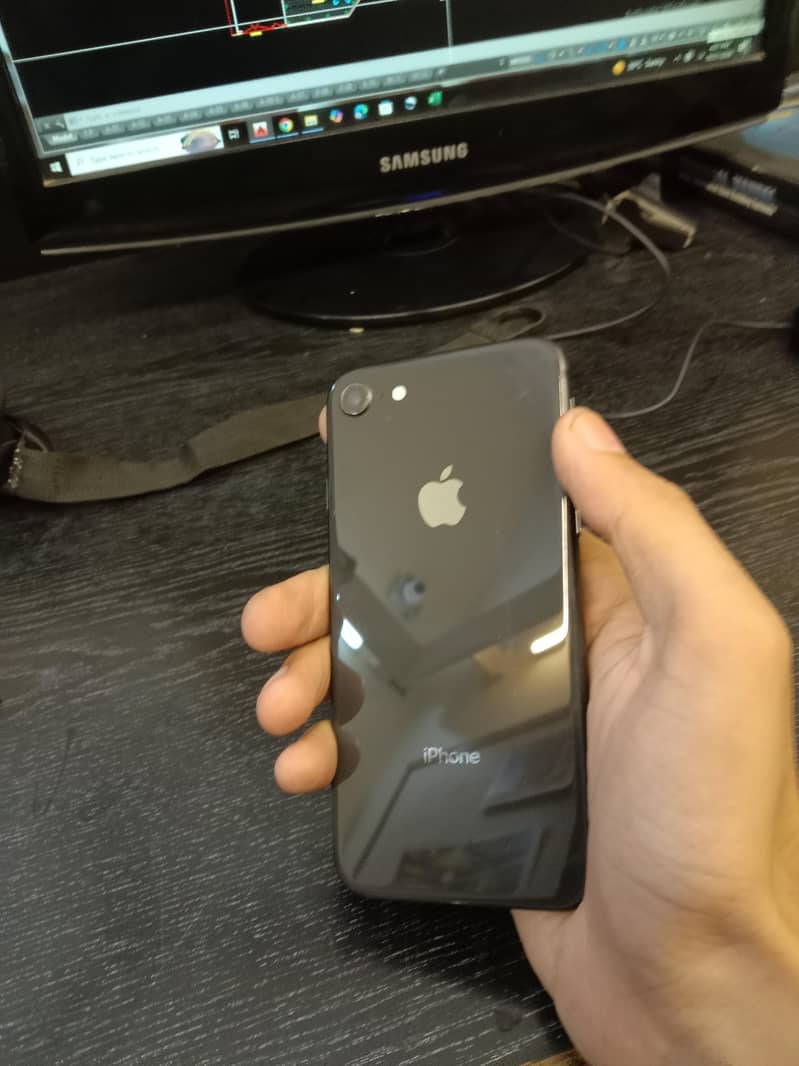 Apple iPhone 8 1