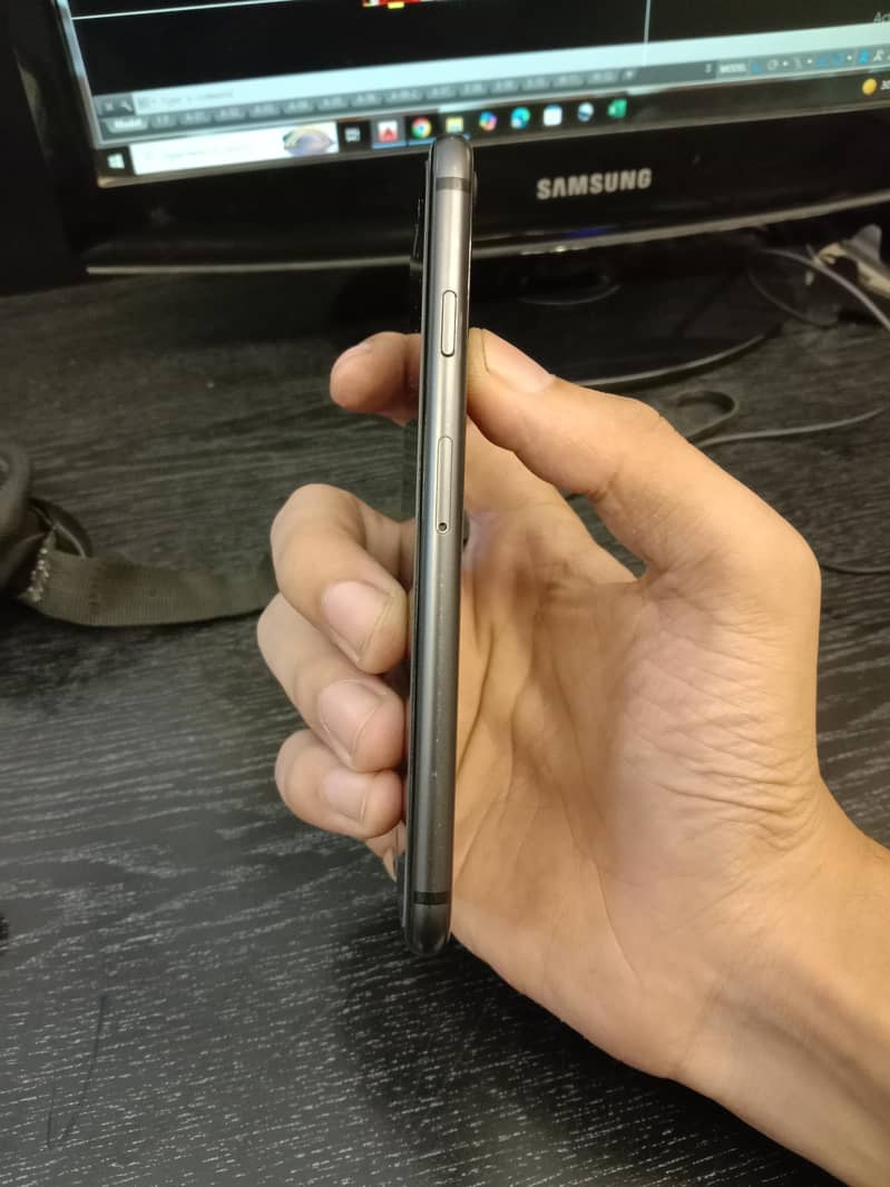 Apple iPhone 8 4