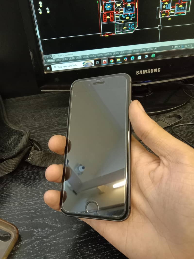 Apple iPhone 8 6