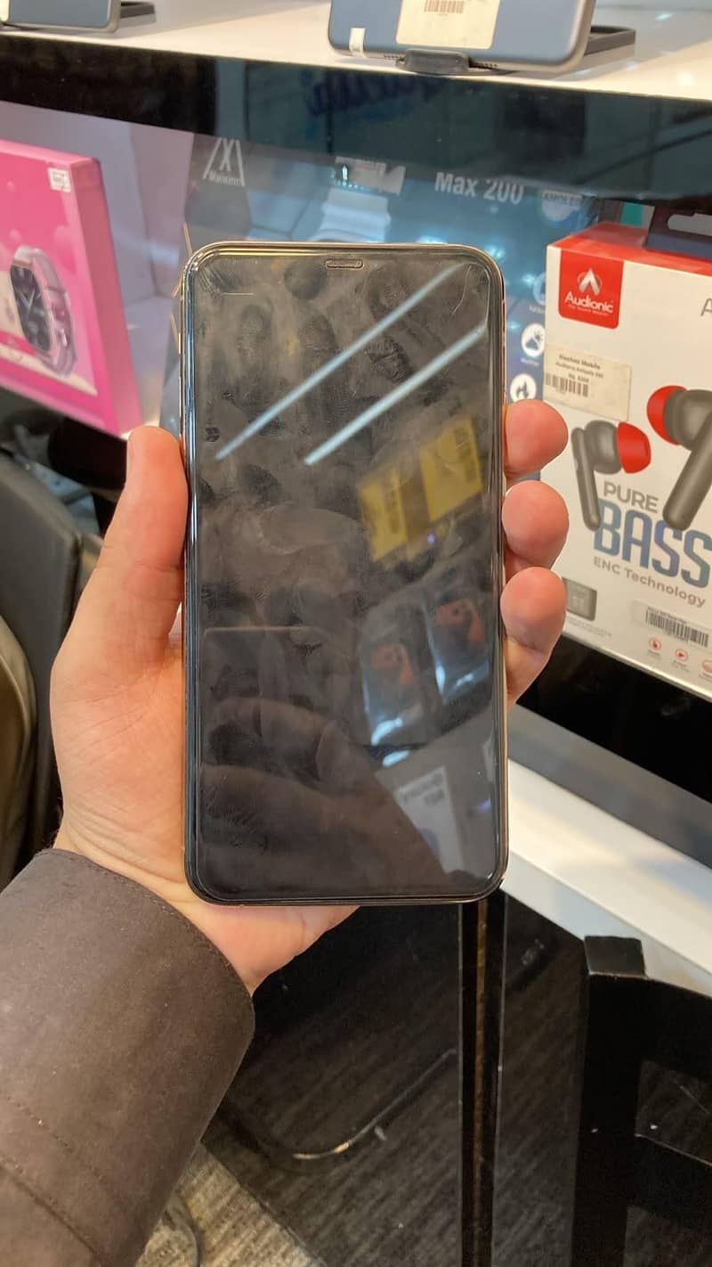 Apple iPhone 11 Pro Max 1