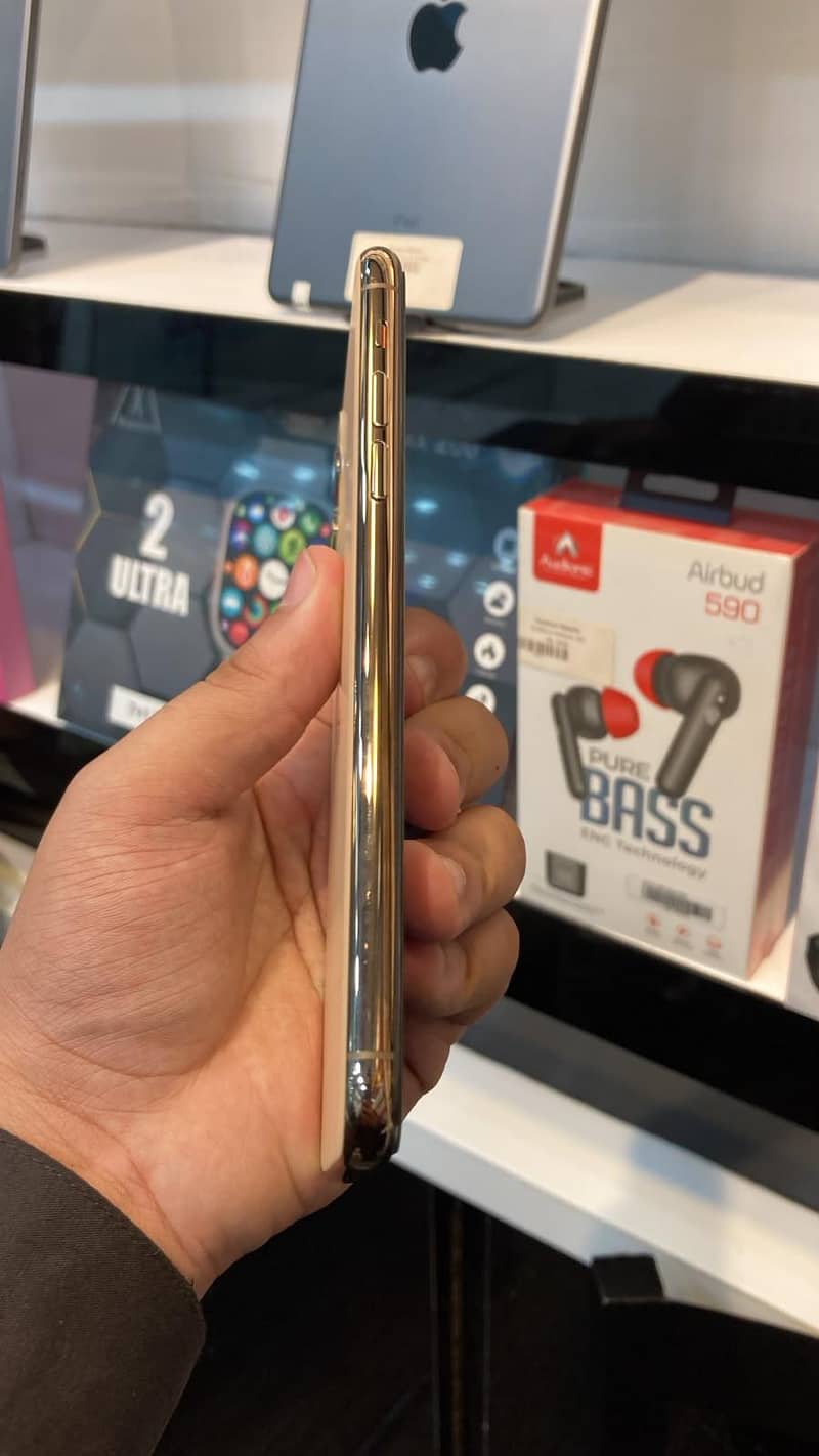 Apple iPhone 11 Pro Max 5