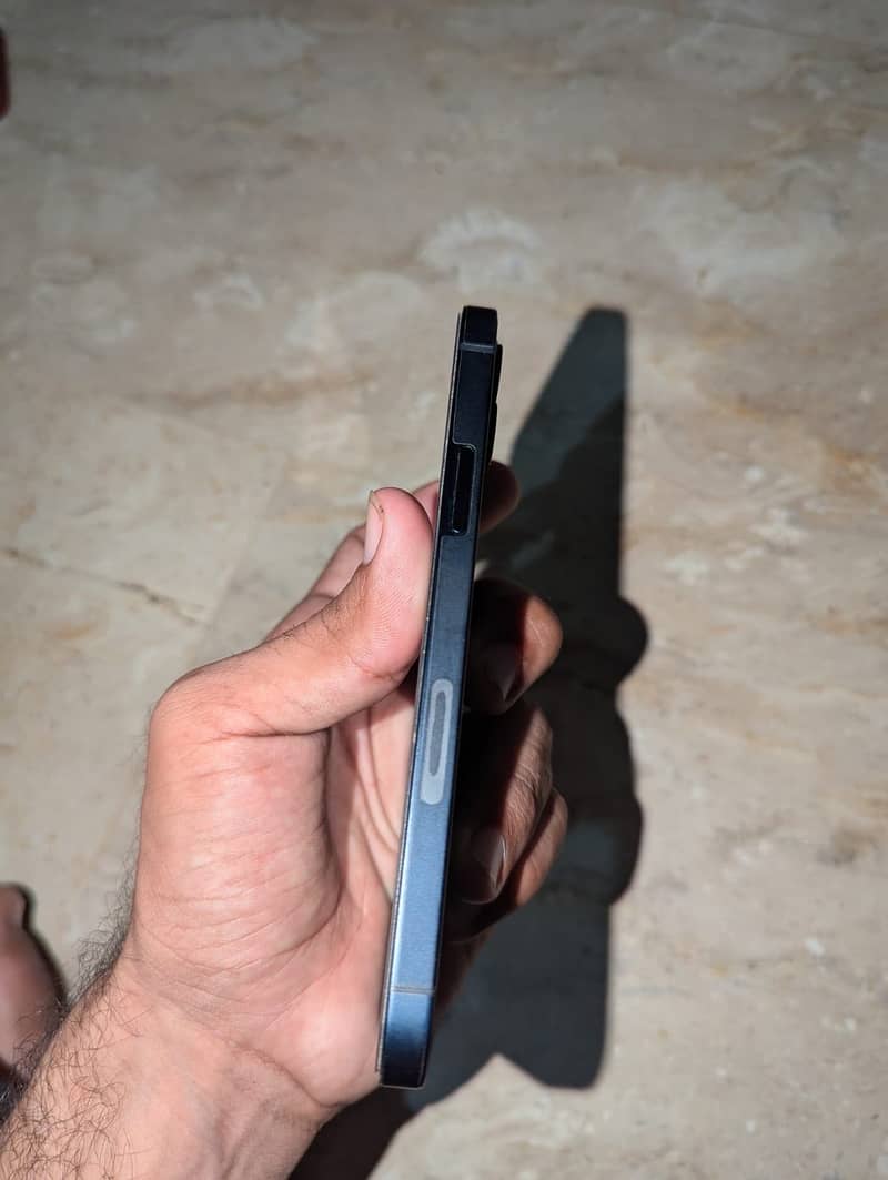 Apple iPhone 12 4