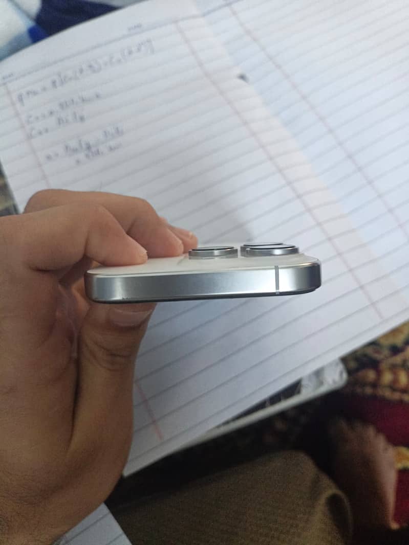 Apple iPhone 16 Pro 0