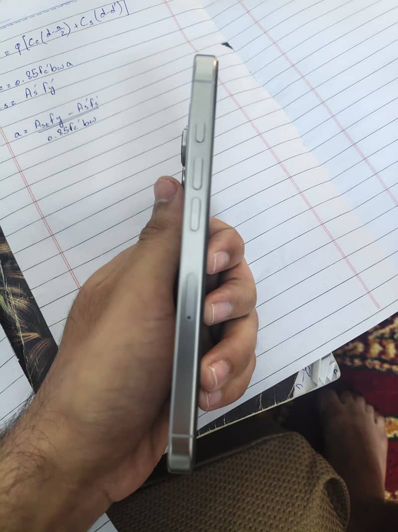 Apple iPhone 16 Pro 2