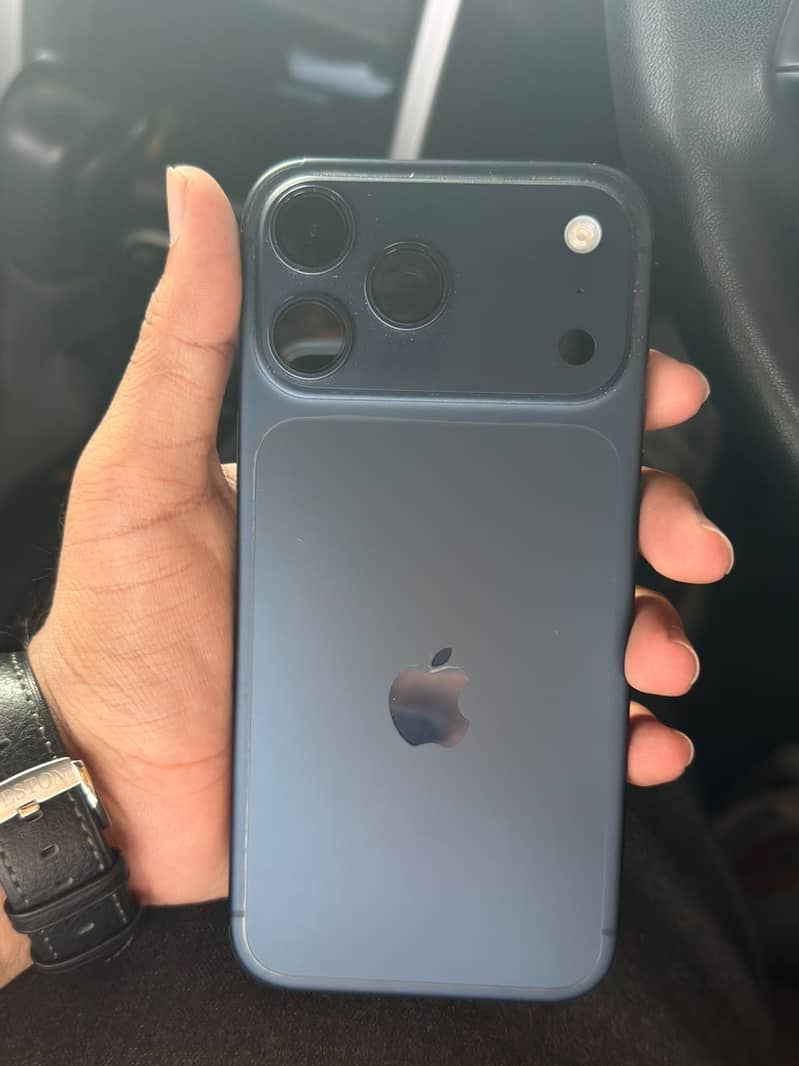 Apple iPhone 17 Pro Max 2