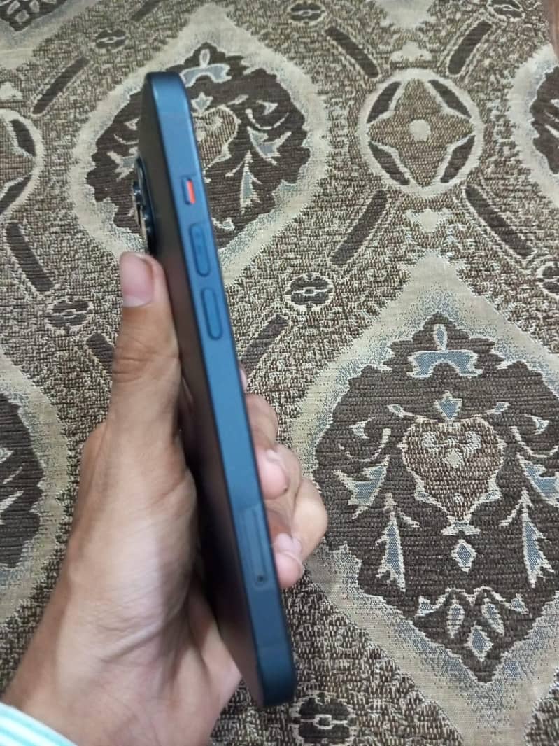 Apple iPhone 13 2