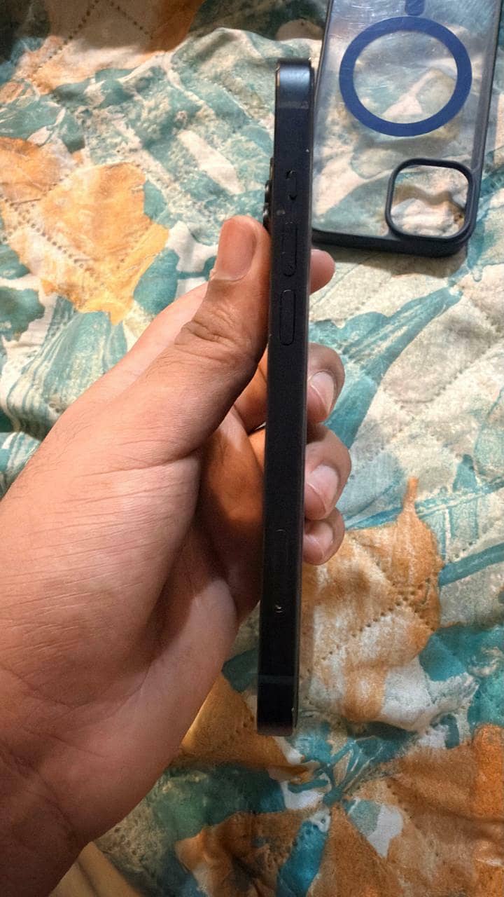 Apple iPhone 13 3