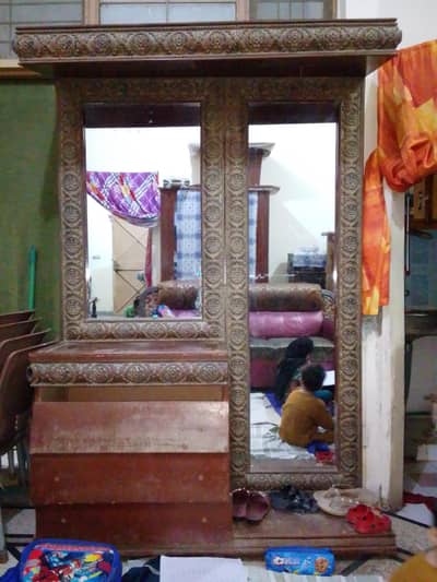 dressing with 2Mm. 4 mirrors