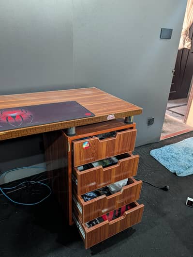 Computer table for sale. neat and clean condition