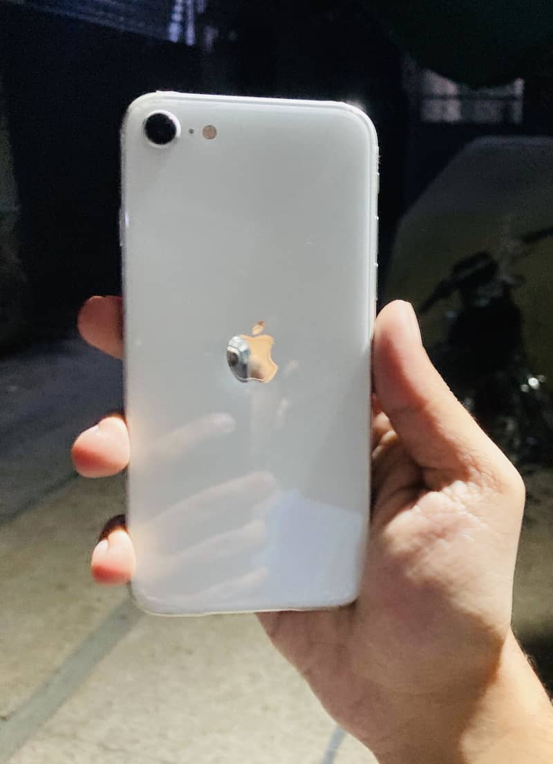 Apple iPhone SE 2020 Second Generation 2