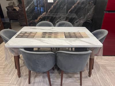 Kitchen Dining Table with 6 chairs for Sale in Good Condition