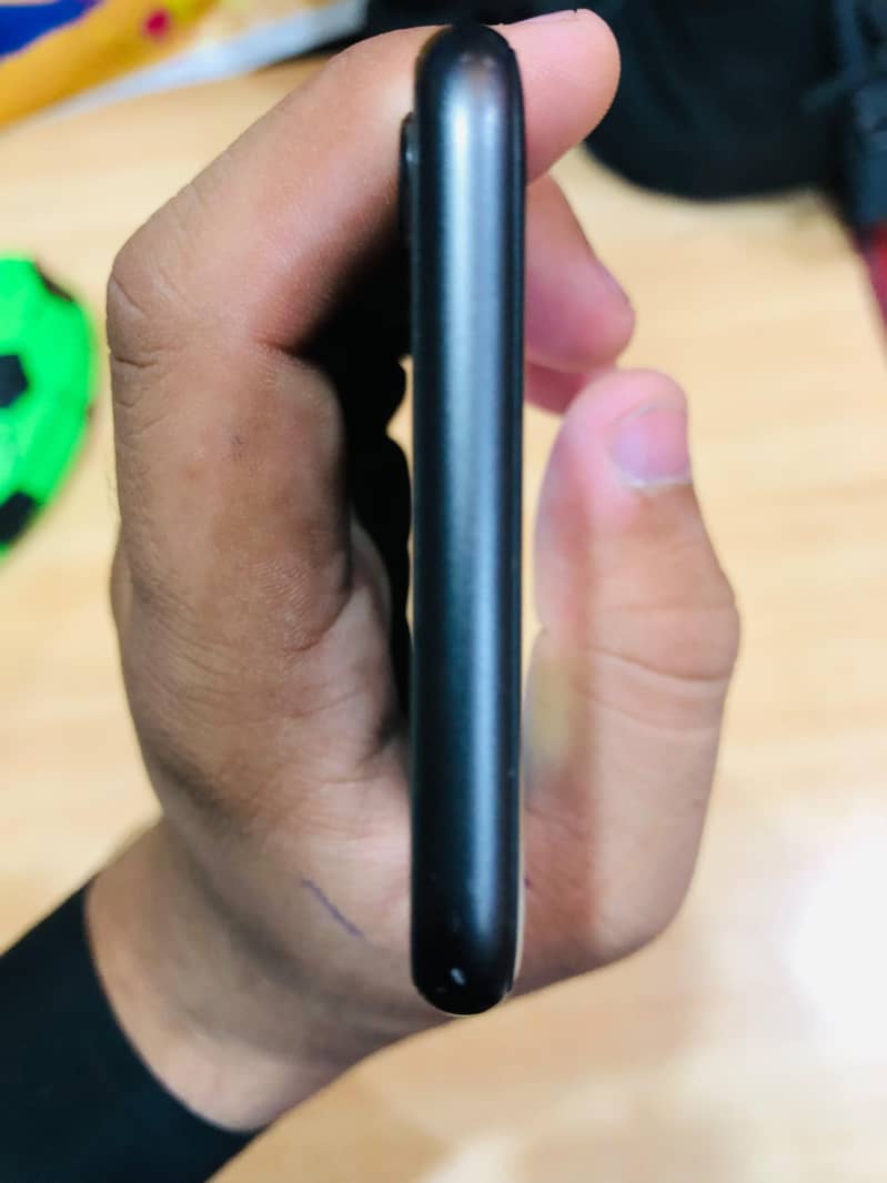 Apple iPhone 8 3
