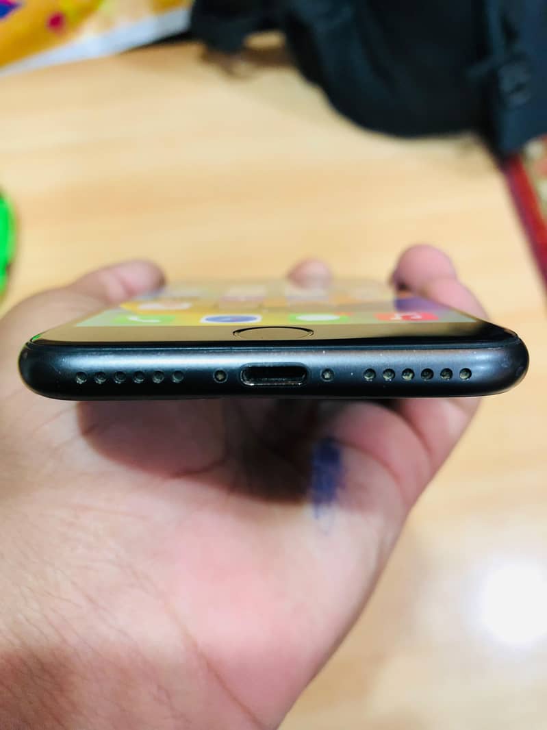 Apple iPhone 8 4