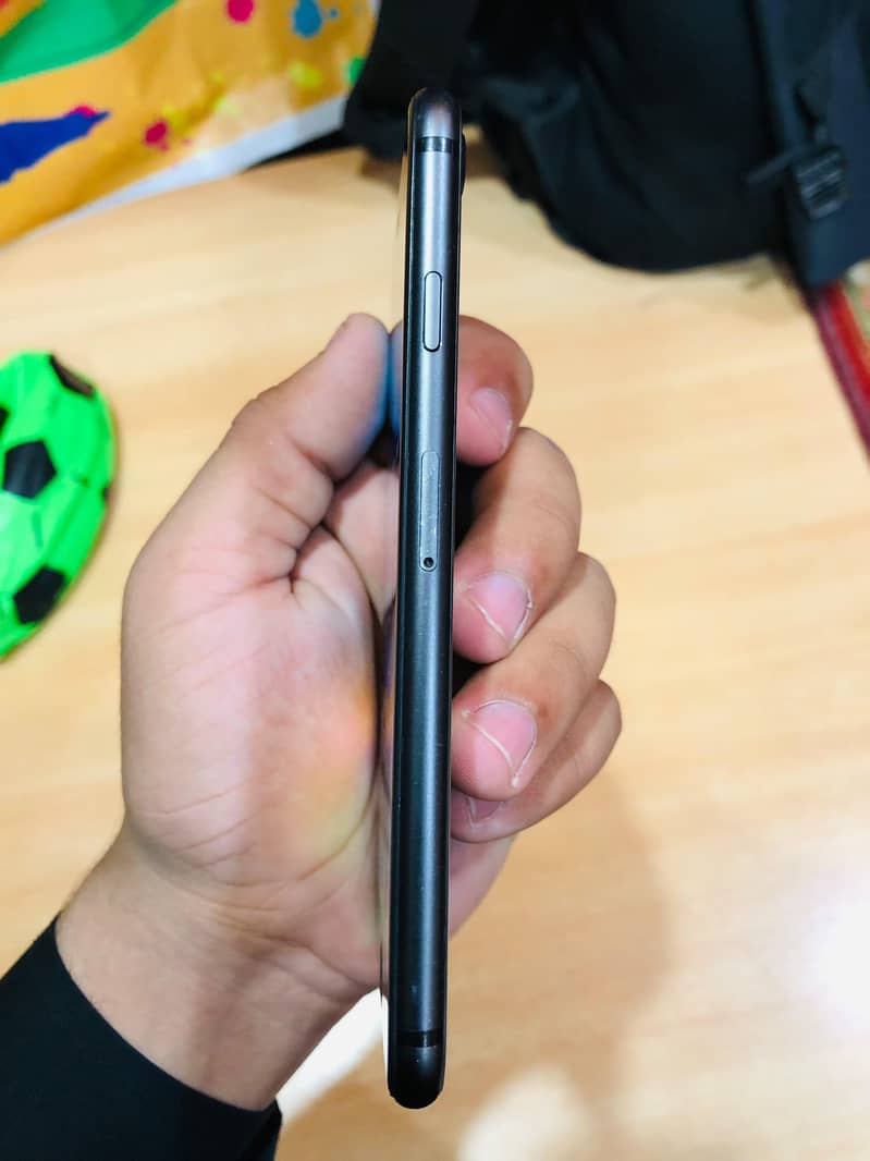 Apple iPhone 8 6