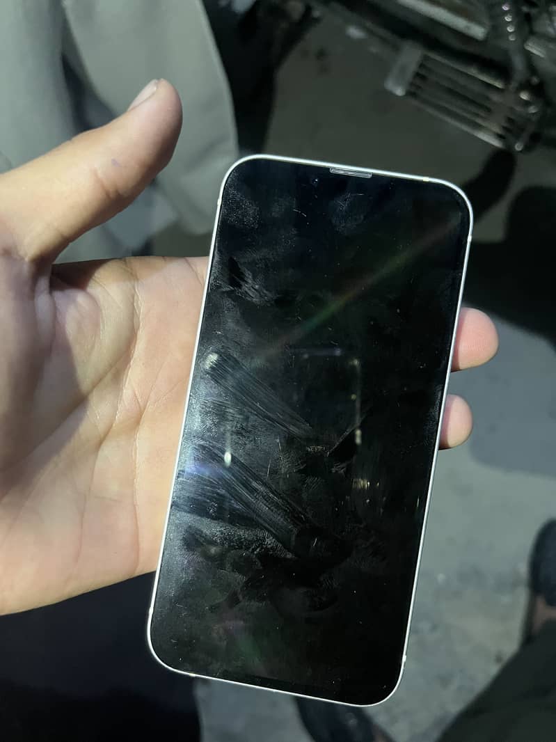 Apple iPhone 13 1