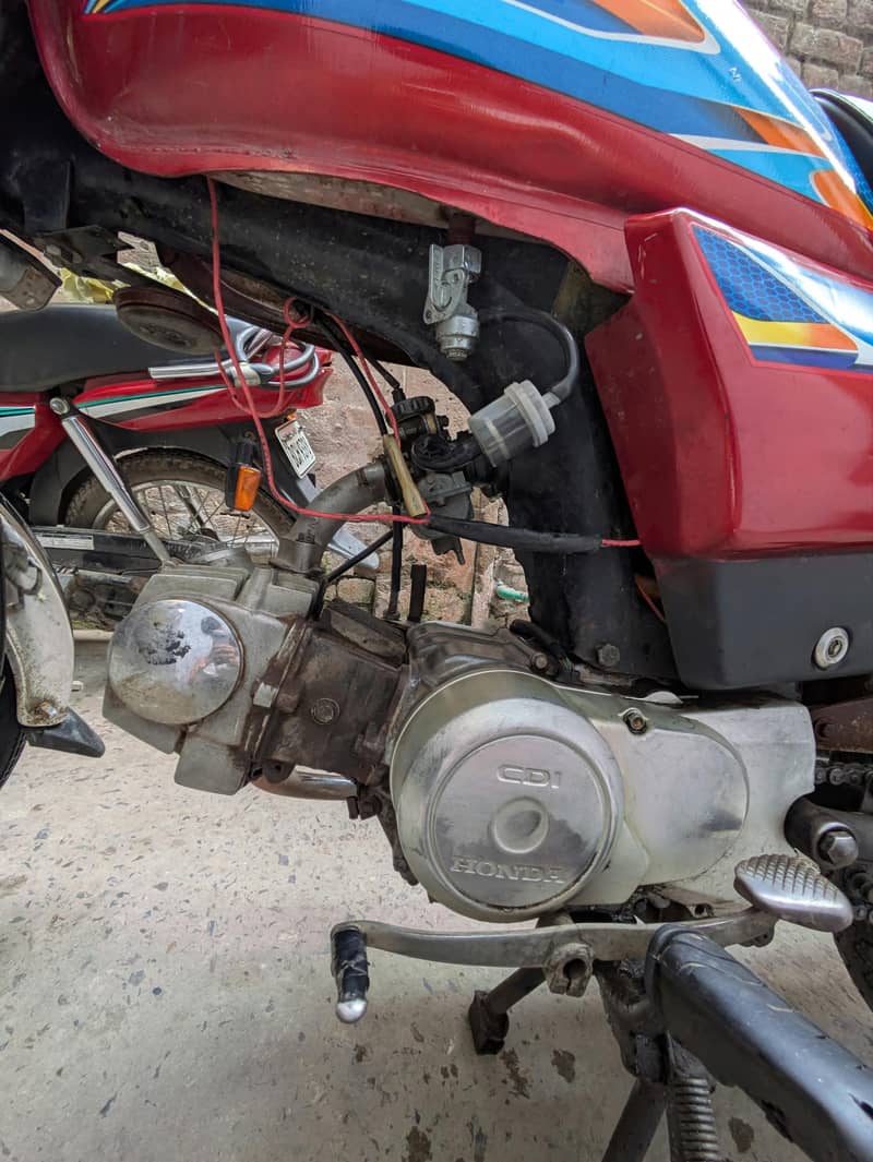 CD 70 2009   10/10 engine 8