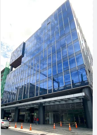 Building Available for Rent Prime Expressway Location Total Covered Area: 30000 Sq. Ft. 30k sqft IT, office Main Express way building on Rent Location: Main Expressway Directly Opposite Metro Station
