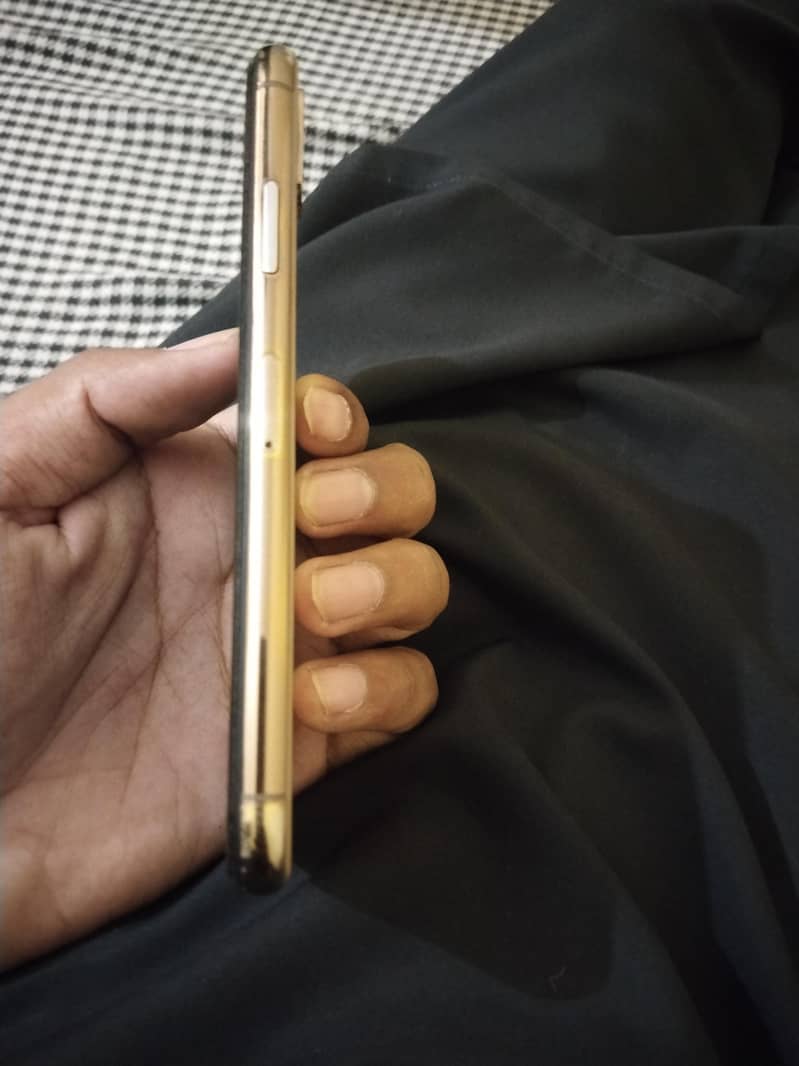 Apple iPhone XS 1