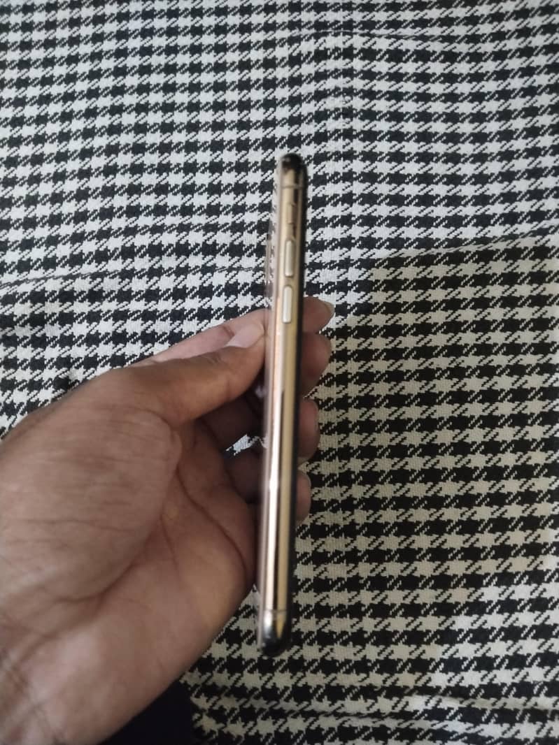 Apple iPhone XS 3