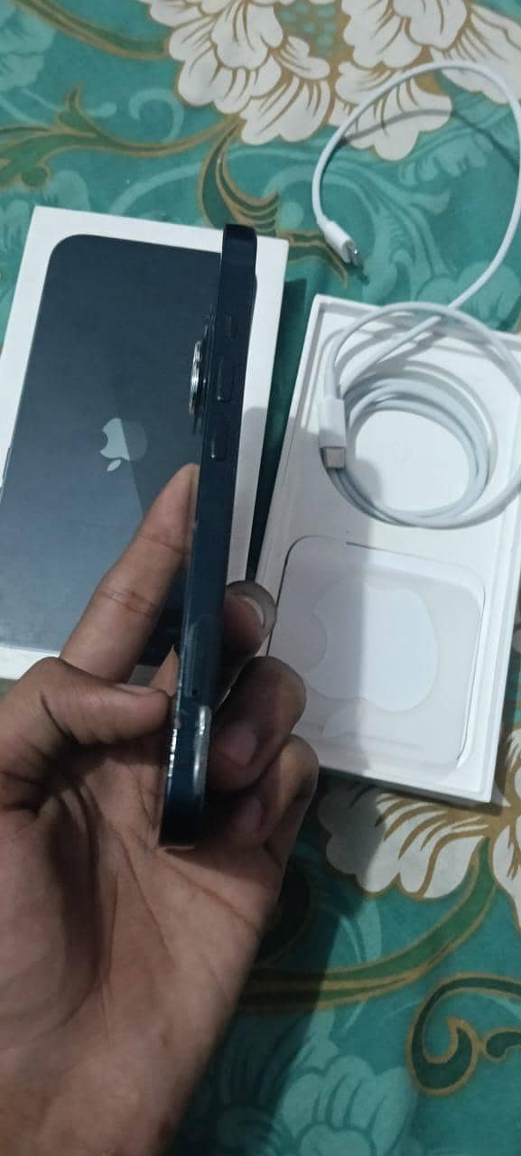 Apple iPhone 13 1