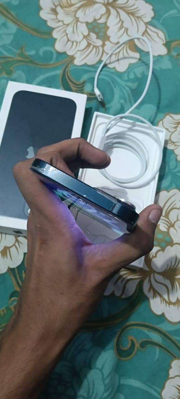 Apple iPhone 13 3
