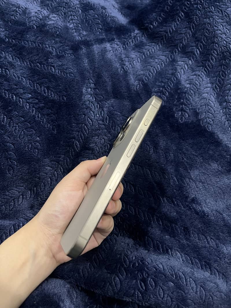 Apple iPhone 15 Pro 2