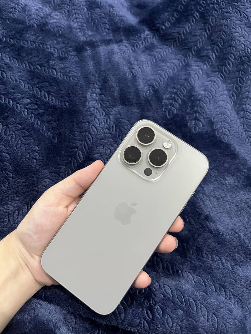 Apple iPhone 15 Pro 3