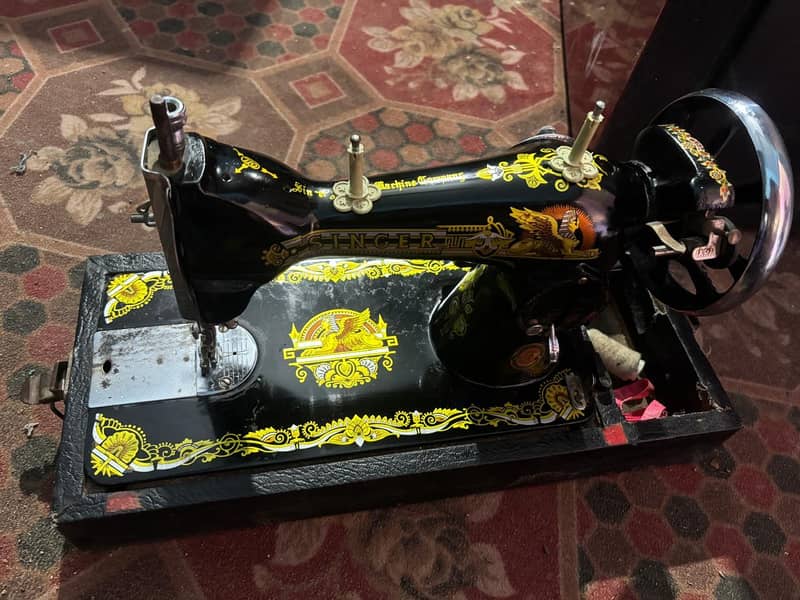 Singer sewing machine for sale 1