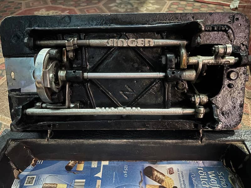 Singer sewing machine for sale 4